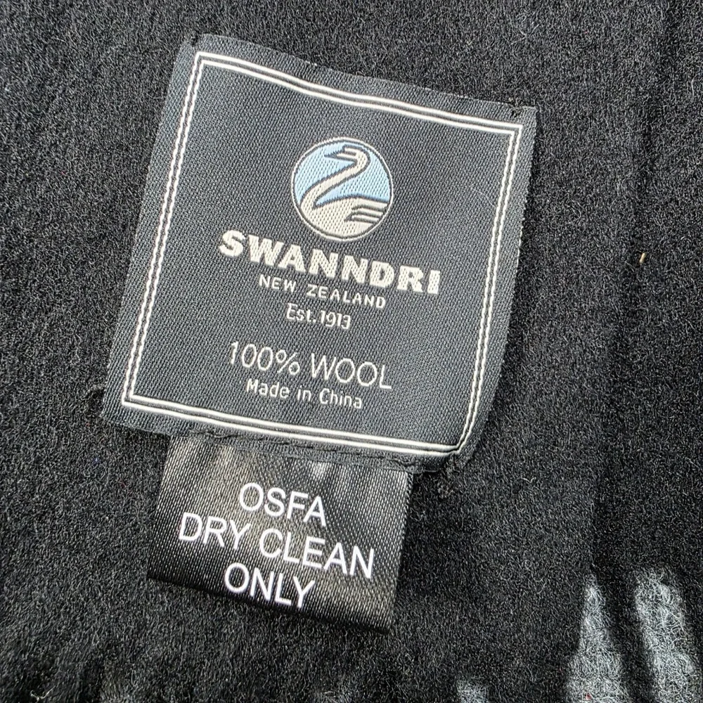 Swanndri New‎ Zealand 100% Wool Black Fringe Scarf OSFA Winter Warm Unisex Wrap